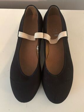Bloch Character Ballet Shoes, RAD, Low block heel, Black Size 8 (6 street shoes)